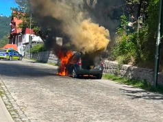 Pożar samochodu pod dworcem kolejowym w Szklarskiej Porębie