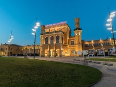 Teatr na Dworcu Głównym. Znani aktorzy wystąpią w zabytkowej Sali Sesyjnej
