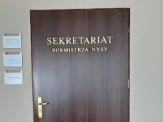 24 tys. zł za drzwi w urzędzie. Na WOPR zabrakło 15 tys. zł