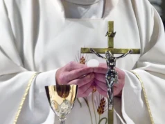 Kompromitujące nagranie i 50 tysięcy za milczenie. Rusza proces w sprawie szantażowania księdza spod Łomży