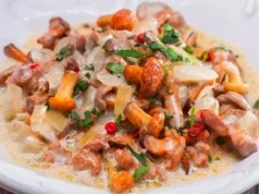 Do gulaszu dorzucam ulubione grzyby. Wychodzi smaczniejszy niż zwykle