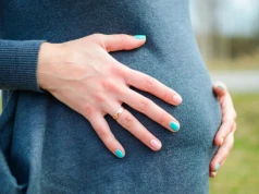 „Kupili” ciążę, a potem zażądali aborcji. Surogatka uciekła do Teksasu i urodziła