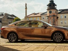 Lexus ES 300h Prestige czy Toyota Camry Executive? Ten sam fundament, dwie różne filozofie jazdy