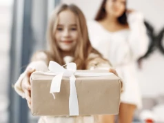 Kreatywne prezenty dla sześciolatki – inspiracje, które zachwycą i rozwiną pasje Twojego dziecka