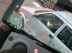 Kierowcy dostają mandat za telefon na postoju. Tak też nie wolno