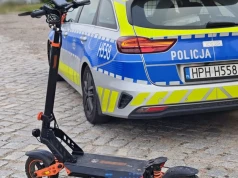 Niebezpieczna jazda na hulajnogach. Trzech nastolatków w rękach ciechanowskiej policji