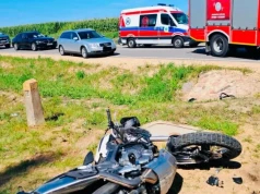 Wypadek z udziałem motocyklisty. Droga całkowicie zablokowana