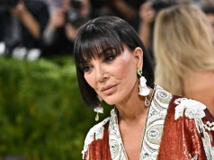 Odmładzająca grzywka? Kris Jenner w tych trzech cięciach zachwyca