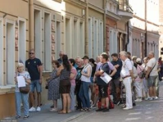 Polacy tłumnie ruszyli do urzędów. "Nie chcę za kogoś spłacać kredytu"
