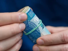Gra w powódź i miejskie granty. Jak publiczne miliony płyną do „swoich” – i dlaczego to się dzieje w całej Polsce