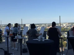 „Malowanie w Chmurach” po raz pierwszy w Łodzi. Panorama miasta na płótnie z 19. piętra