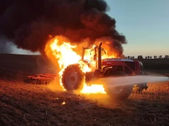 Ciągnik rolniczy Massey Ferguson spłonął jak zapałka