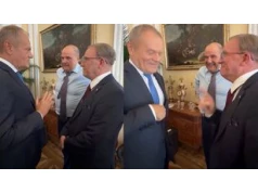 Cezary Żak obrywa po wizycie Donalda Tuska na planie "Rancza". Odpowiedział hejterowi