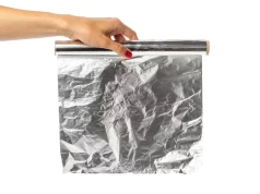 Błyszcząca czy matowa? Ta zasada dotycząca folii aluminiowej od lat wprowadza nas w błąd
