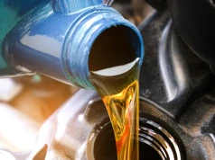Mechanik szczerze o oleju 0W-20: "Do swojego bym go nie nalał"