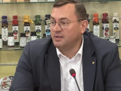 Ziemniaki z Niemiec i maliny z Ukrainy. Minister odpowiada na zarzuty o „zalewie” Polski