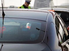 Kierowcy patrzą na markę i się mylą. Co naprawdę zdradza nieoznakowany radiowóz?