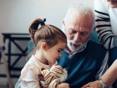 Wakacje u dziadków mogą "zepsuć" wnuki. Eksperci wyliczają błędy seniorów