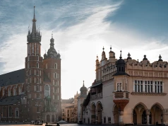 Karta Krakowska daje coraz więcej. Nowe zniżki na wakacje – od restauracji i atrakcji po badania medyczne