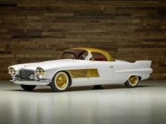 Wyjątkowy Cadillac na sprzedaż. Ależ tu jadą wozy kolorowe