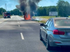 Auto zapaliło się w trakcie jazdy. W środku kierowca i pasażerka