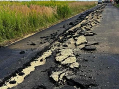 Rolnik, który zaorał asfalt w Gliwicach, wyszedł z aresztu. Prokuratura zmieniła zarzuty