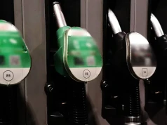 Nie tankuj w weekend, jeśli nie musisz. Paliwo ma być wyraźnie tańsze