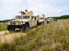 Kolejne fundusze na produkcję i dostawy samochodów terenowych HMMWV