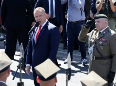 Nawrocki: Na sztandarach mamy Bóg, honor, ojczyzna, a nie SAFE