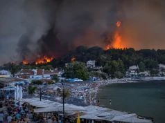 Pożar na greckim półwyspie Chalkidiki. 500 turystów ewakuowano prosto z plaży