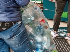 Butelkomat zwróci kaucję na kartę. Nowe maszyny już są w Polsce