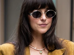 Jeansy będą hitem jesieni. Fason wysmukla nogi. Dakota Johnson już nosi