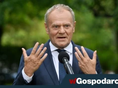 Smutne, co ujawnia Tusk sierpniową obniżką VAT na paliwa