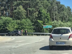 Zielona Góra. Toyota uderzyła w Dacię na rondzie (ZDJĘCIA CZYTELNIKA)
