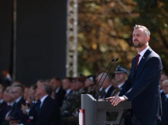 Nawrocki zagrzmiał na defiladzie! Bardzo szybka riposta szefa MON