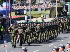 Po defiladzie w Warszawie zawrzało. „Kilku żołnierzy zasłabło”