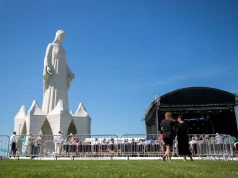 We wsi Konotopie poświęcono wielki pomnik Matki Bożej Miłosiernej