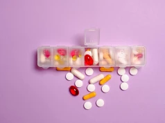 Prawie 400-procentowy wzrost zgłoszeń dotyczących uszkodzeń wątroby. Najczęstszą przyczyną paracetamol