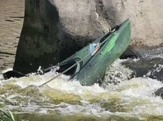 Na kawalerskim podpłynął kajakiem zbyt blisko zapory i spadł