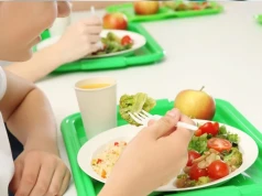 Zmiana w szkolnych stołówkach. Od września więcej ryb i strączków, mniej cukru i soli