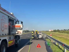 POWIAT NOWOTOMYSKI: Samochód stanął w płomieniach na A2. Autostrada została zamknięta