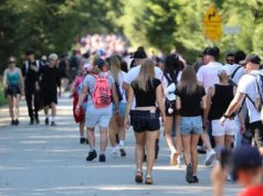 Tłumy nad Morskim Okiem. Bilety parkingowe na niedzielę wyprzedane