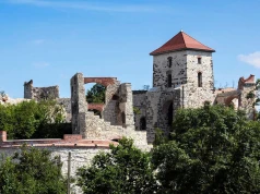 Ten zamek konkurował z Wawelem. Wciąż kryje wiele tajemnic. Tylko 40 km od Krakowa