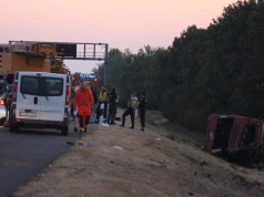 Nagranie z akcji strażaków przy polskim autokarze. Kilka osób znalazło się pod pojazdem