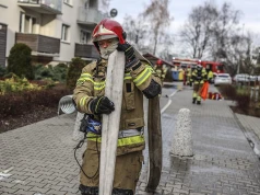 Zielona Góra. Dwulatek zatrzasnął mamę na balkonie, wezwano strażaków