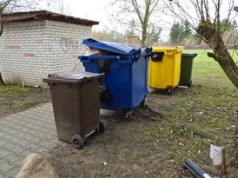 Seniorzy mogą nie płacić za wywóz śmieci. Mało kto wie o tej opcji
