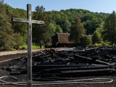 Z pożaru kościoła w Sanoku ocalał tylko krzyż. "To dla nas znak"