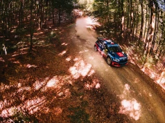 FIA ERC. Miko Marczyk na podium po pierwszym etapie Rajdu Barum. Jakub Matulka piąty