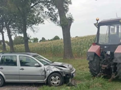 Traktor zderzył się z samochodem. Ranne dziecko w szpitalu