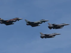 Defilada i parada. „Polska SAFE, Bezpieczna Polska”. S jak sojusze, A jak armia, F jak fabryki, E jak Europa